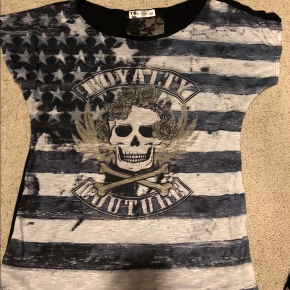 Body Central Tops - Cute skull and lace top